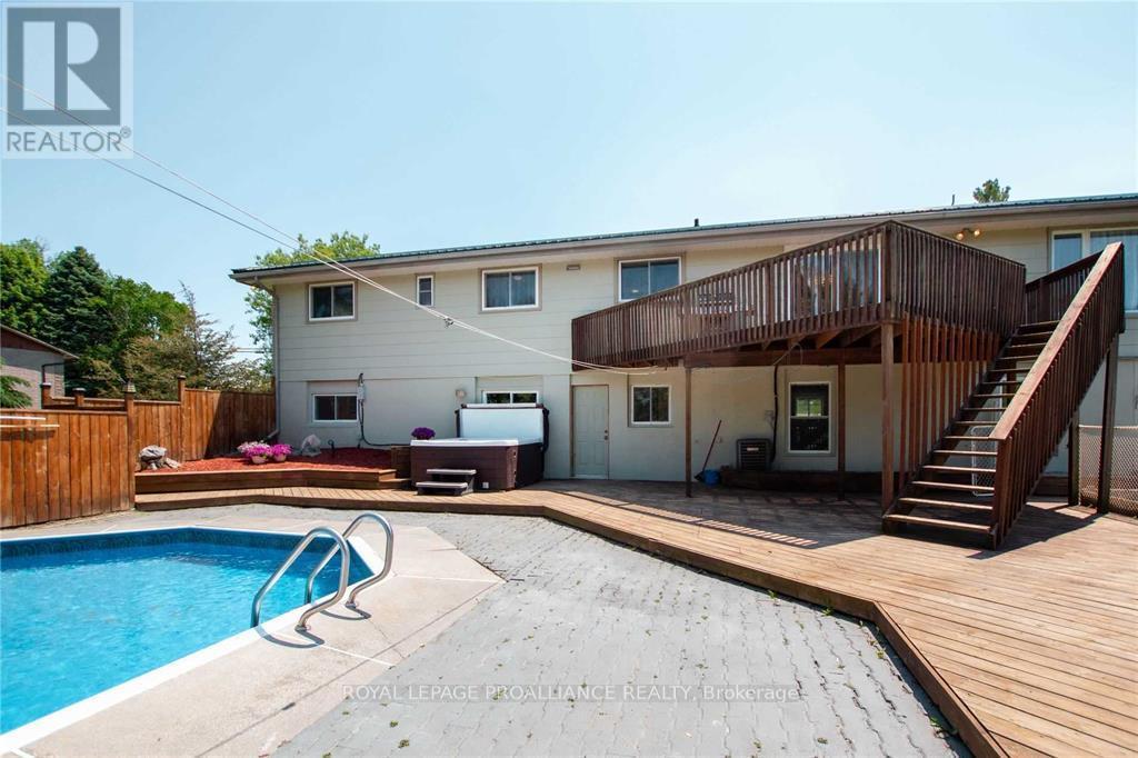 












267 COUNTY ROAD 28

,
Prince Edward County (Ameliasburg Ward),




Ontario
K8N4Z7

