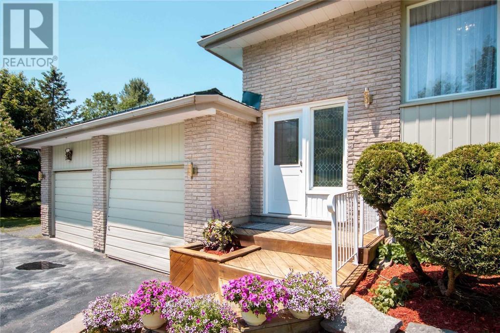 












267 COUNTY ROAD 28

,
Prince Edward County (Ameliasburg Ward),




Ontario
K8N4Z7

