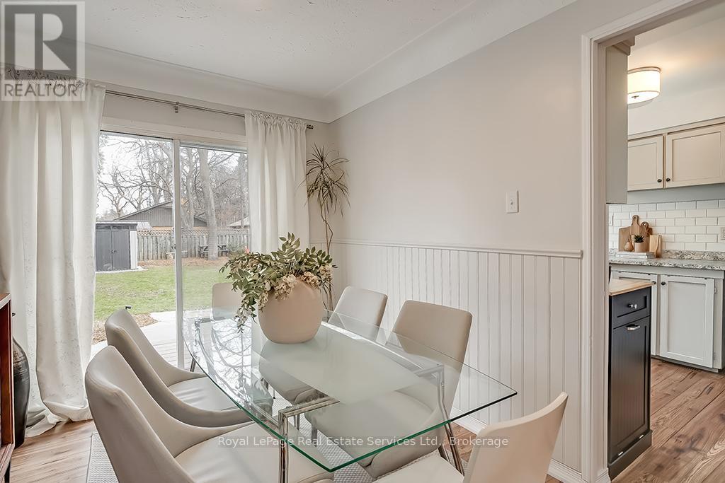 












23 LORNE AVENUE

,
Hamilton (Ancaster),




Ontario
L9G2X6

