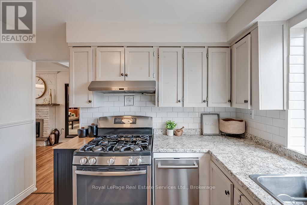 












23 LORNE AVENUE

,
Hamilton (Ancaster),




Ontario
L9G2X6

