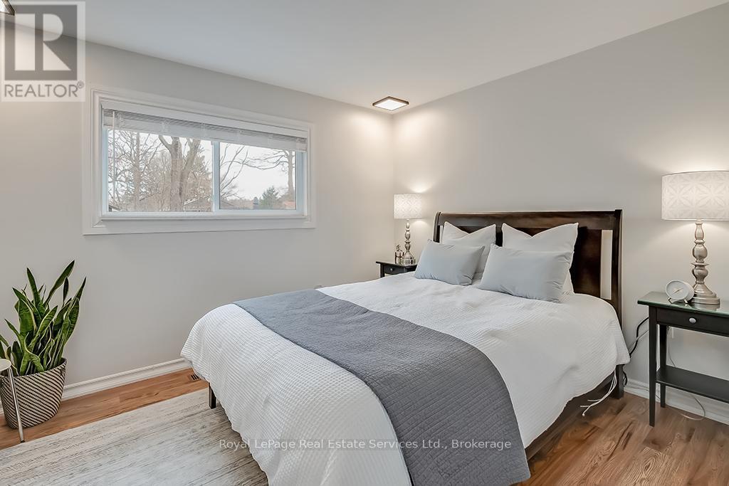 












23 LORNE AVENUE

,
Hamilton (Ancaster),




Ontario
L9G2X6


