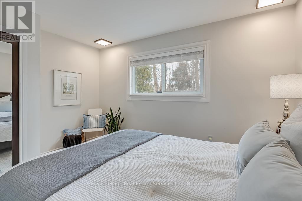 












23 LORNE AVENUE

,
Hamilton (Ancaster),




Ontario
L9G2X6


