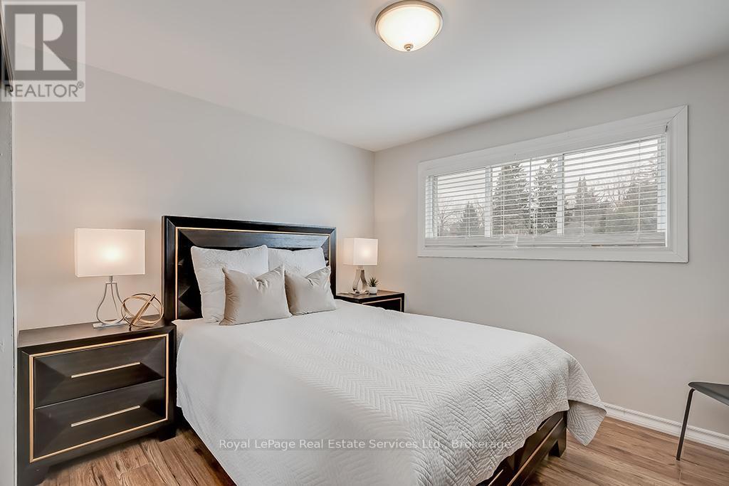 












23 LORNE AVENUE

,
Hamilton (Ancaster),




Ontario
L9G2X6

