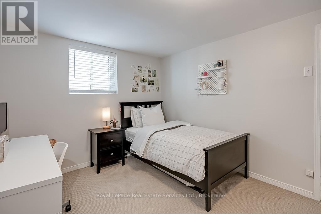 












23 LORNE AVENUE

,
Hamilton (Ancaster),




Ontario
L9G2X6

