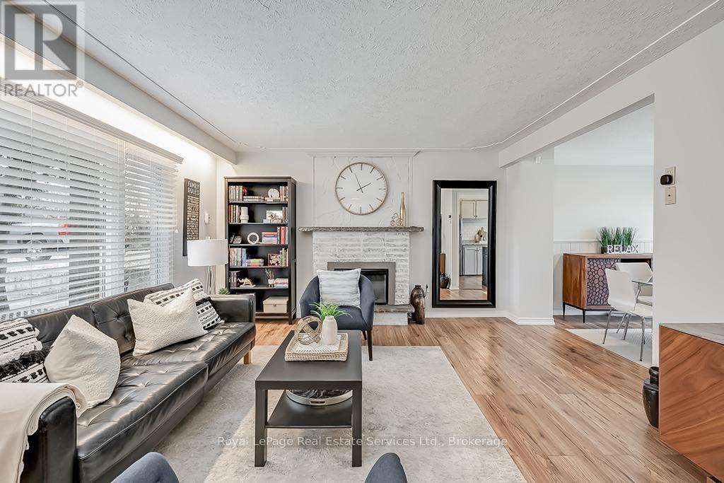 












23 LORNE AVENUE

,
Hamilton (Ancaster),




Ontario
L9G2X6

