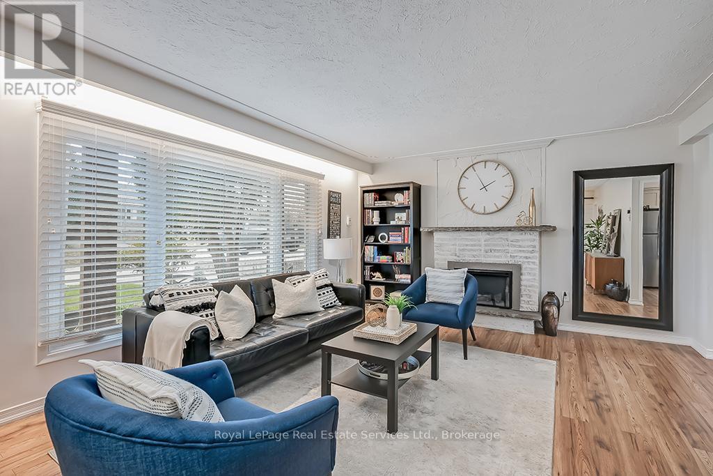 












23 LORNE AVENUE

,
Hamilton (Ancaster),




Ontario
L9G2X6

