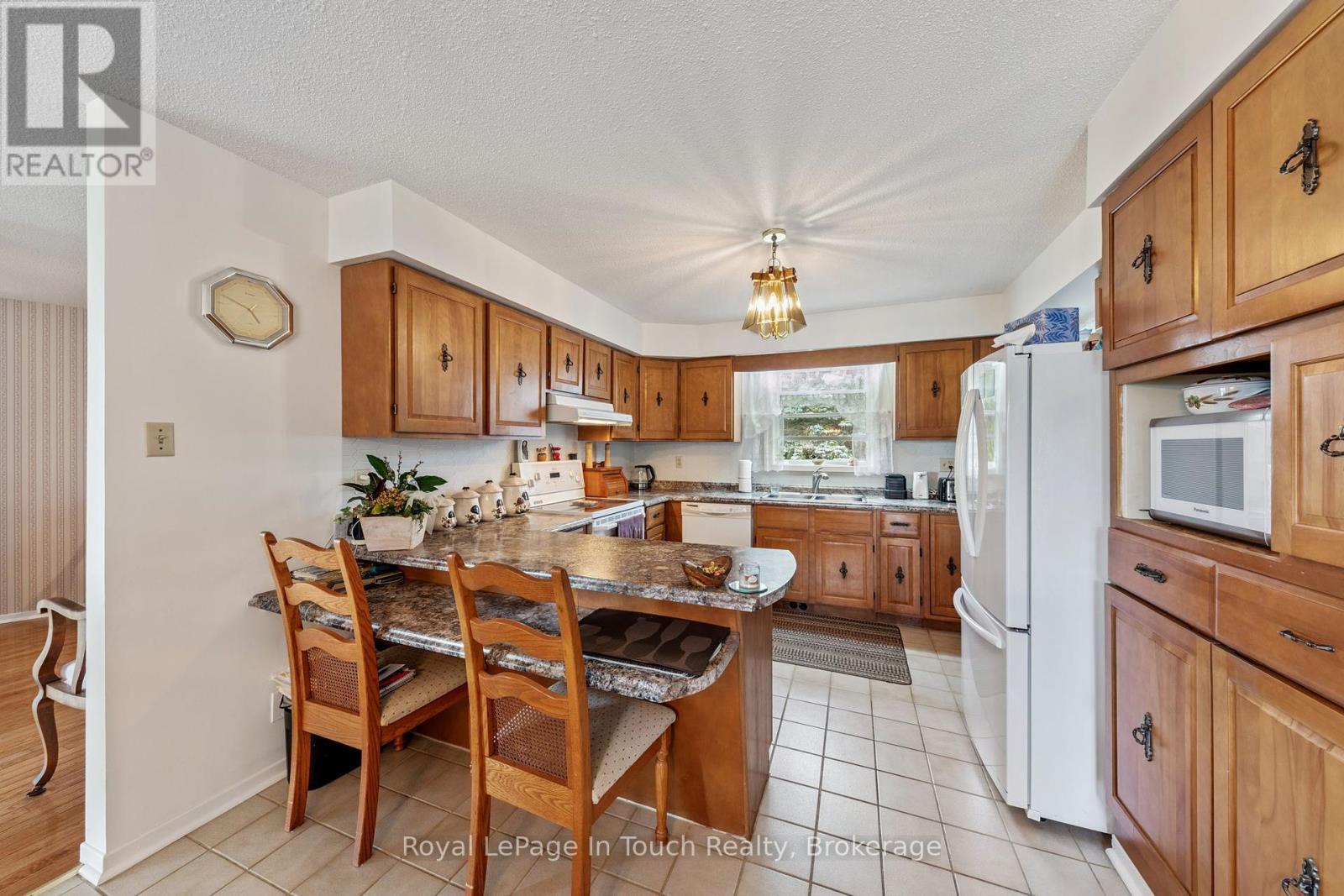 












40 PAYETTE DRIVE

,
Penetanguishene,




Ontario
L9M1H5

