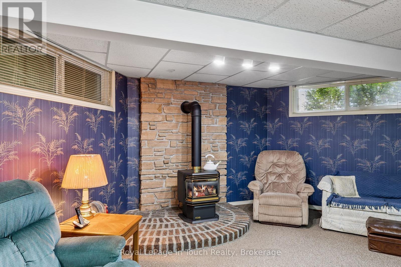 












40 PAYETTE DRIVE

,
Penetanguishene,




Ontario
L9M1H5

