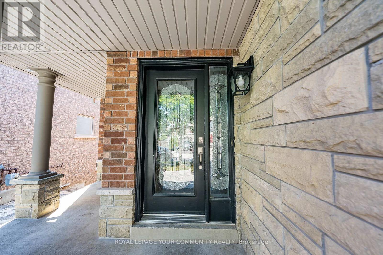 












63 REGENCY VIEW HEIGHTS

,
Vaughan,




Ontario
L6A3T8

