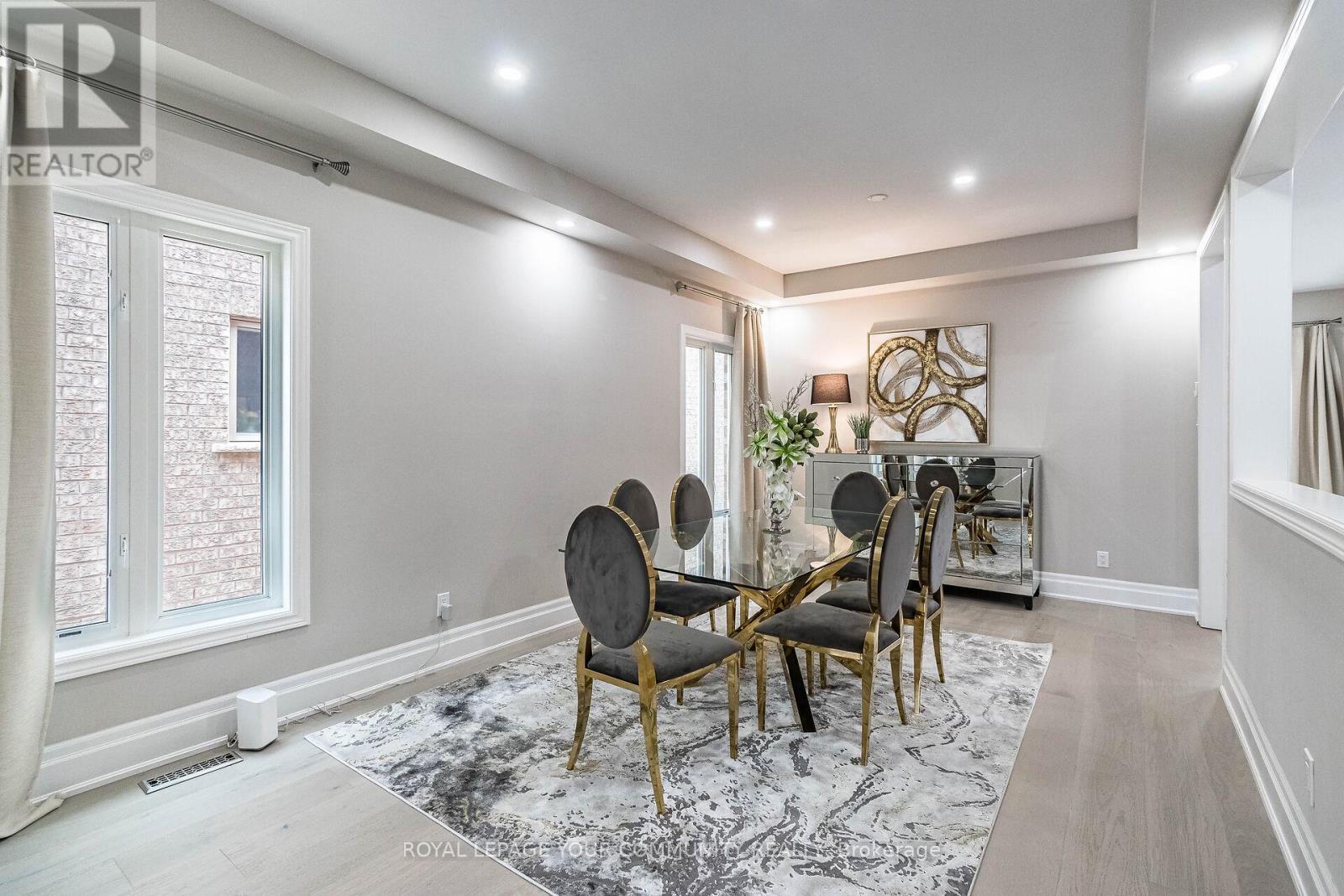 












63 REGENCY VIEW HEIGHTS

,
Vaughan,




Ontario
L6A3T8

