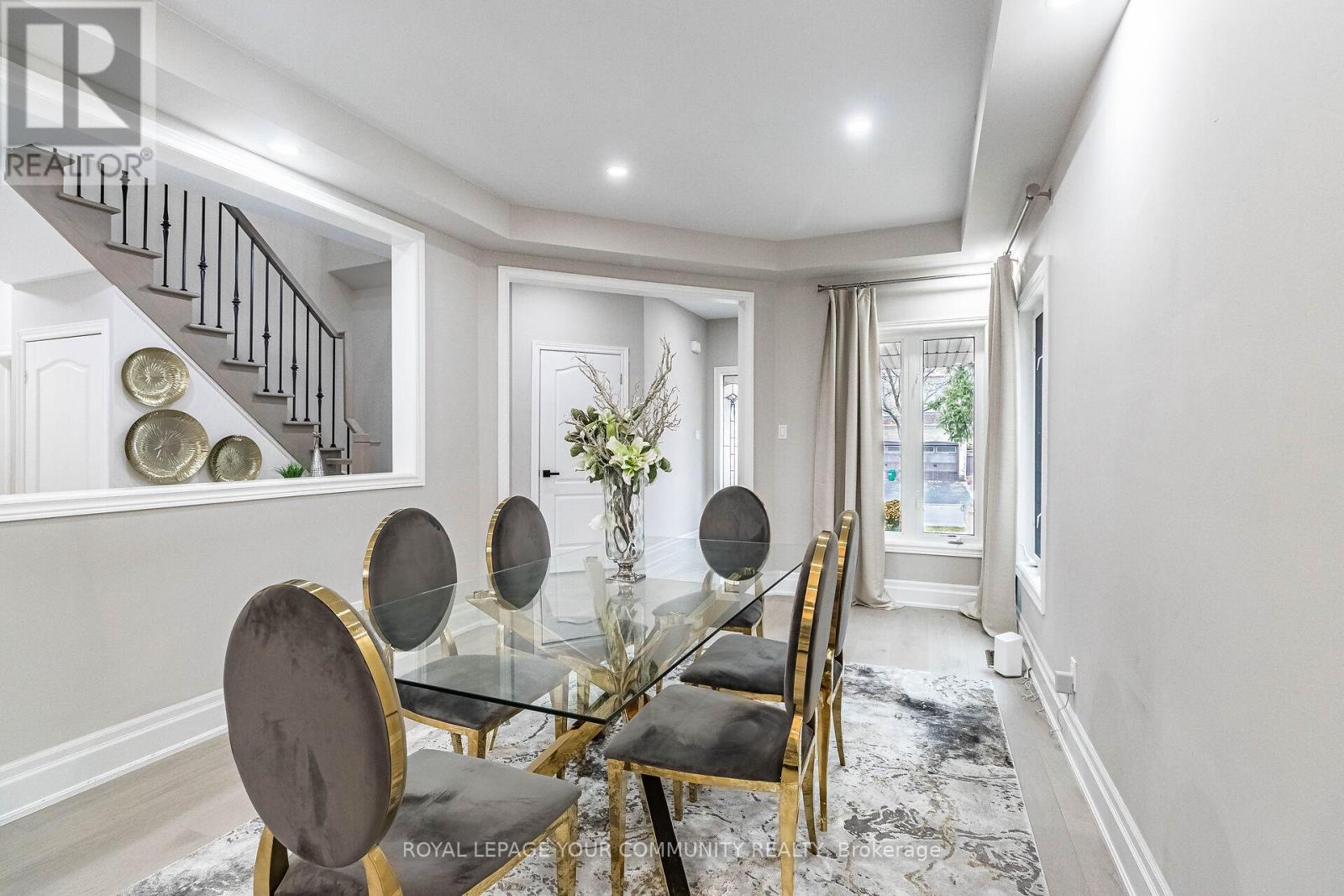 












63 REGENCY VIEW HEIGHTS

,
Vaughan,




Ontario
L6A3T8

