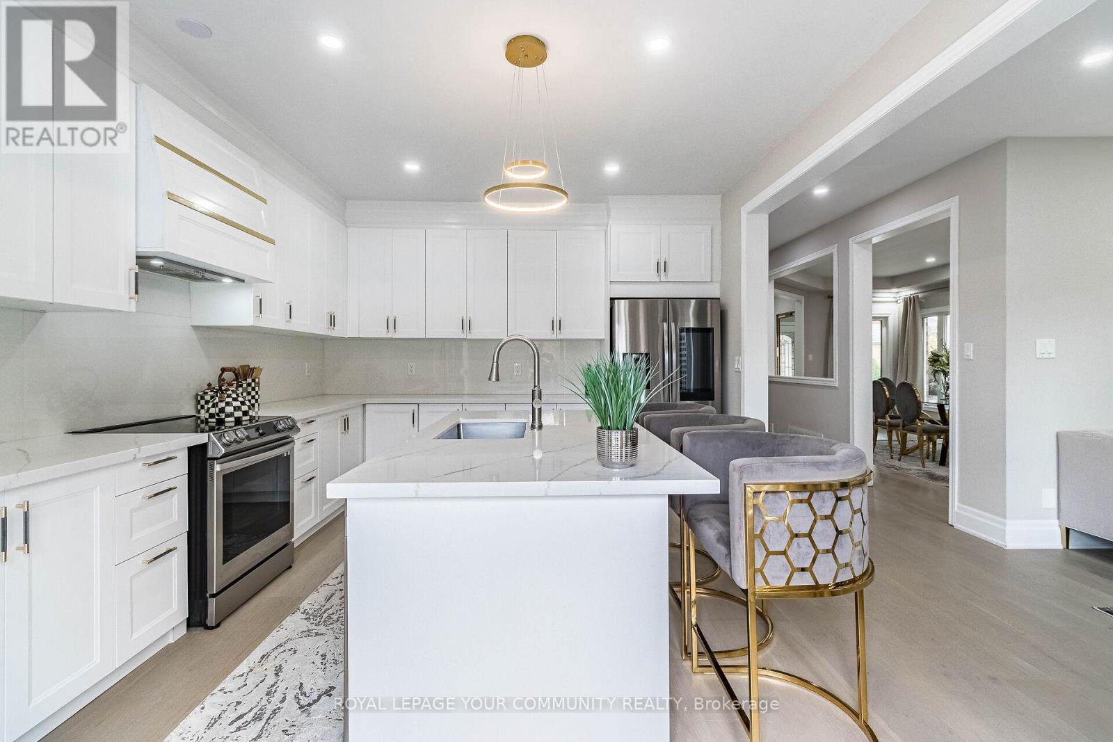 












63 REGENCY VIEW HEIGHTS

,
Vaughan,




Ontario
L6A3T8

