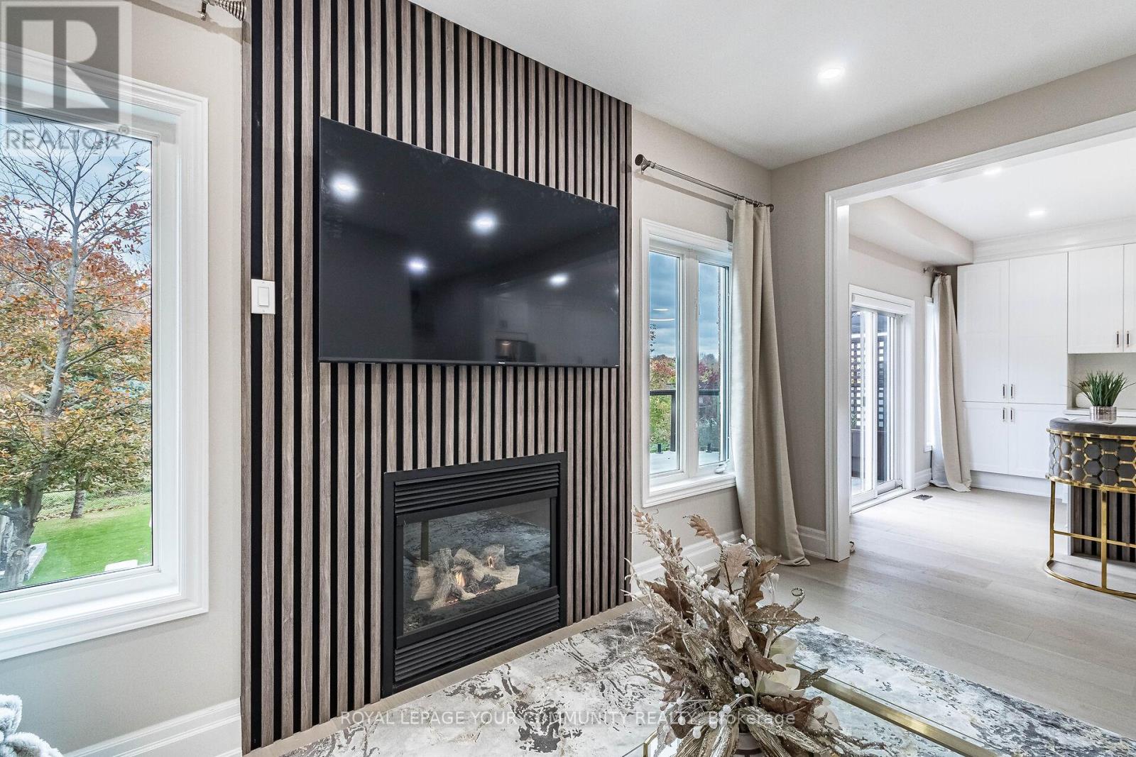 












63 REGENCY VIEW HEIGHTS

,
Vaughan,




Ontario
L6A3T8

