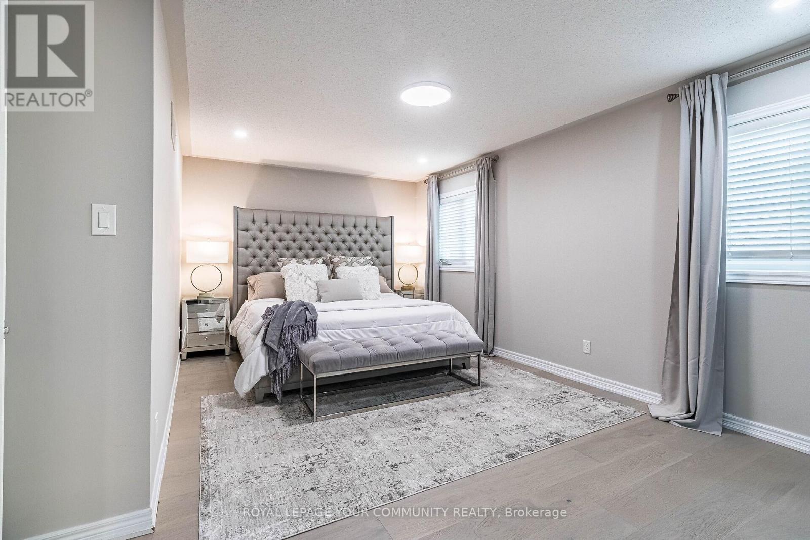 












63 REGENCY VIEW HEIGHTS

,
Vaughan,




Ontario
L6A3T8

