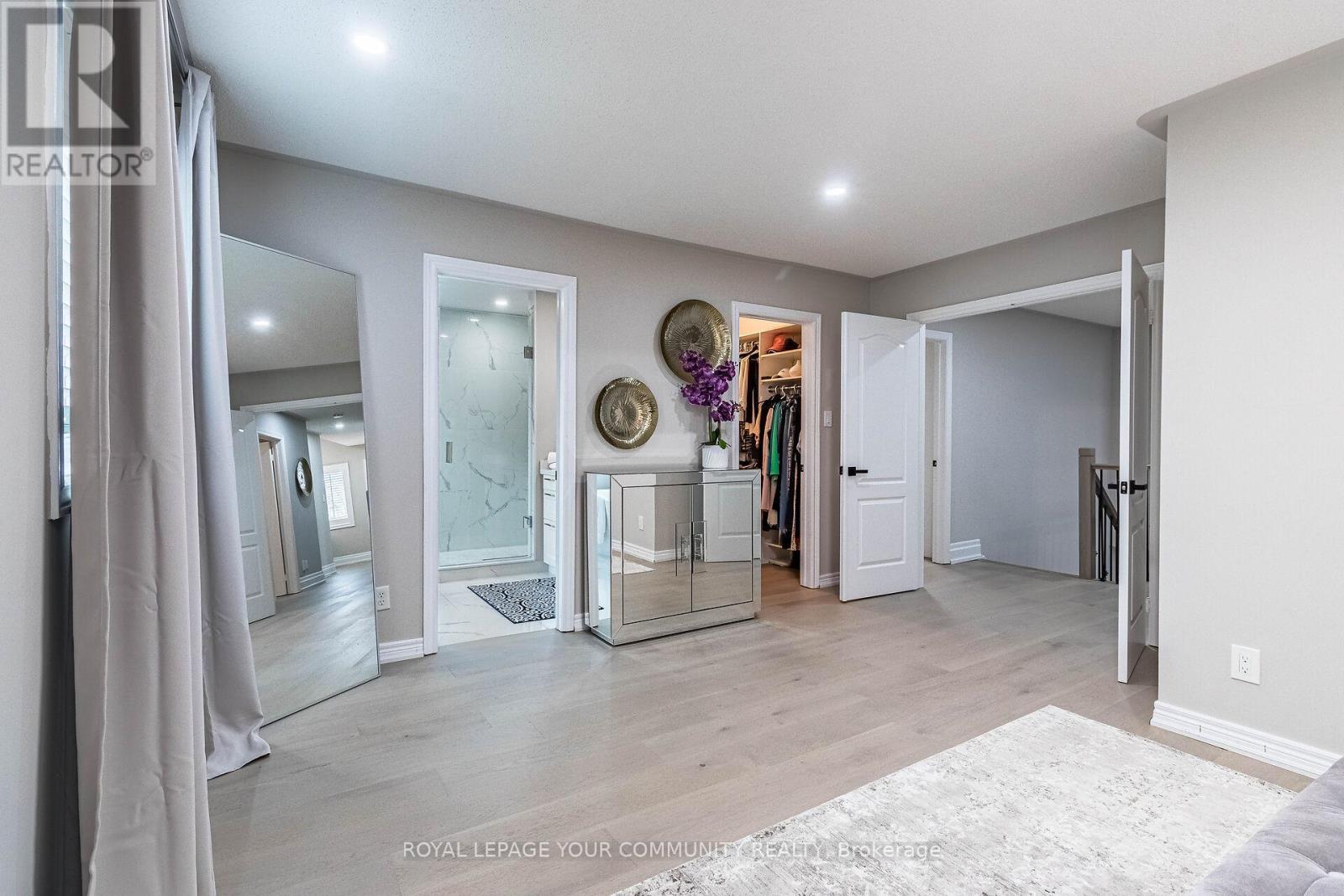 












63 REGENCY VIEW HEIGHTS

,
Vaughan,




Ontario
L6A3T8

