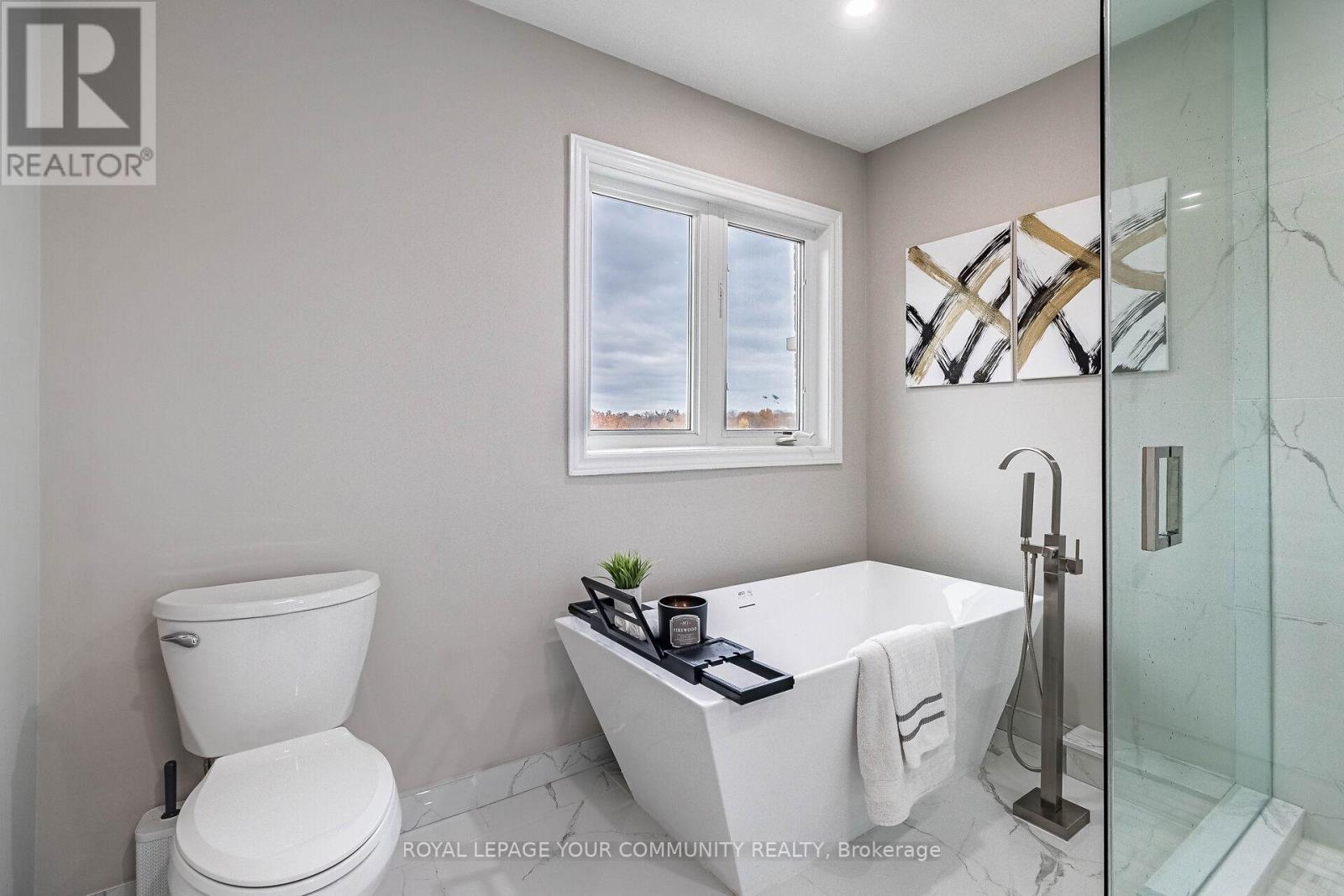 












63 REGENCY VIEW HEIGHTS

,
Vaughan,




Ontario
L6A3T8

