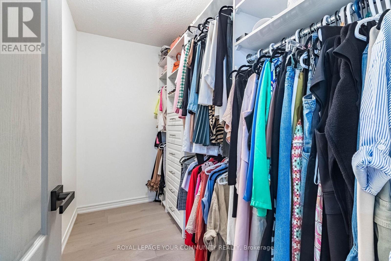 












63 REGENCY VIEW HEIGHTS

,
Vaughan,




Ontario
L6A3T8

