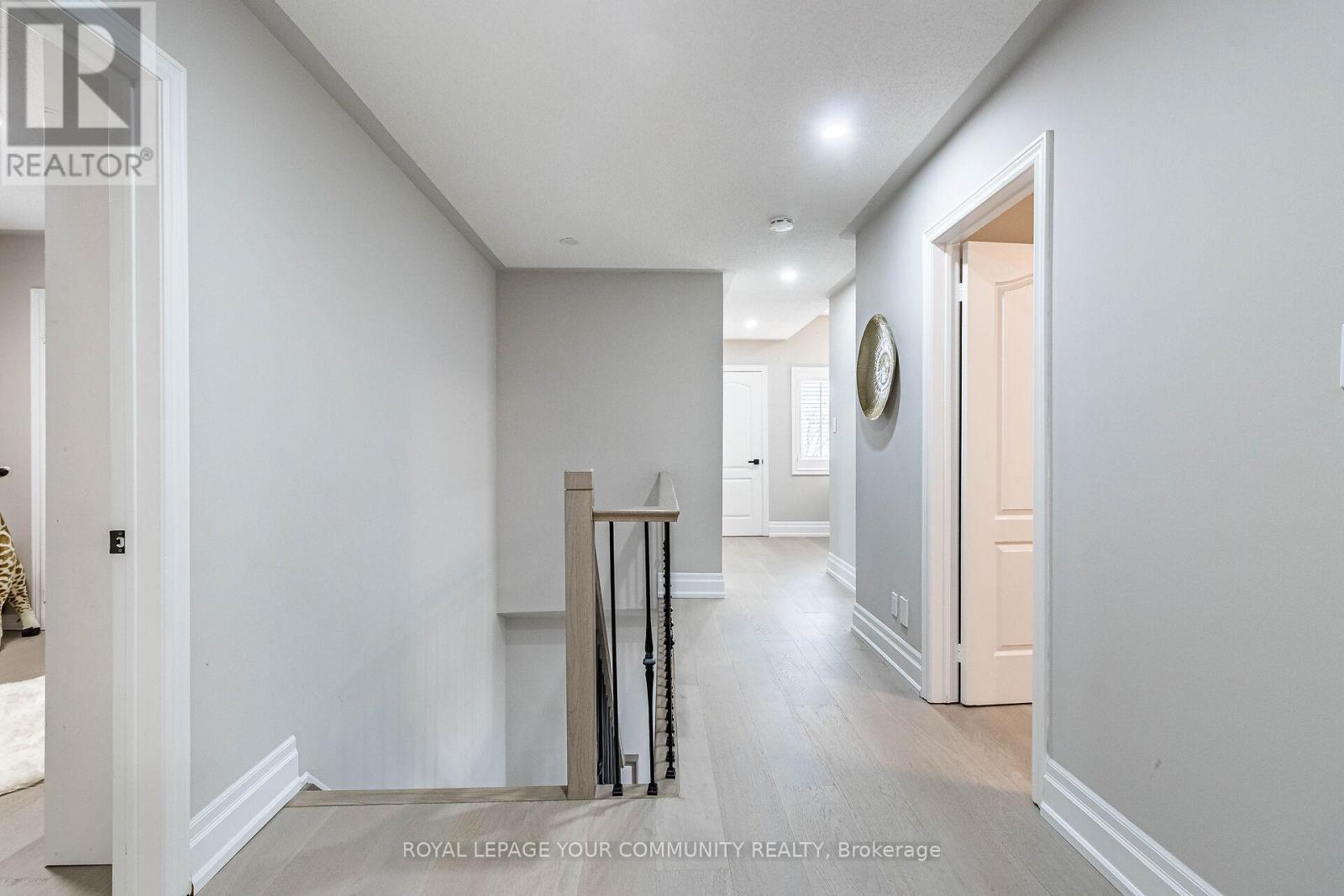 












63 REGENCY VIEW HEIGHTS

,
Vaughan,




Ontario
L6A3T8

