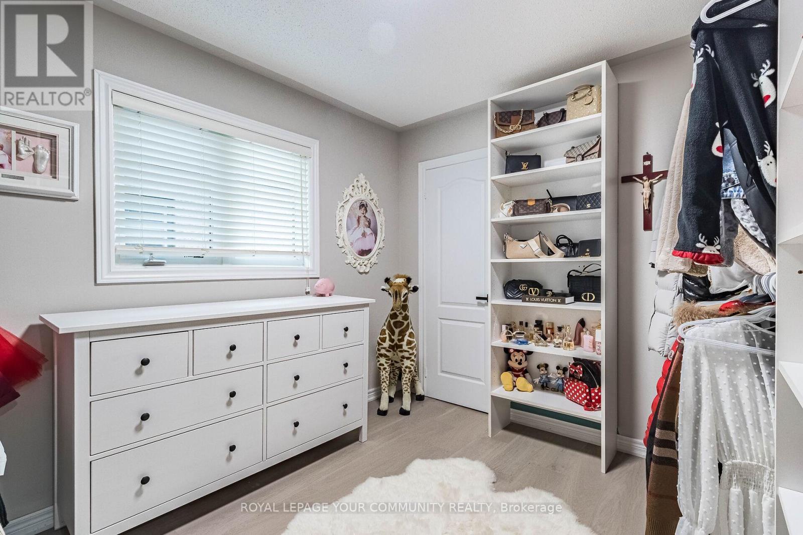 












63 REGENCY VIEW HEIGHTS

,
Vaughan,




Ontario
L6A3T8

