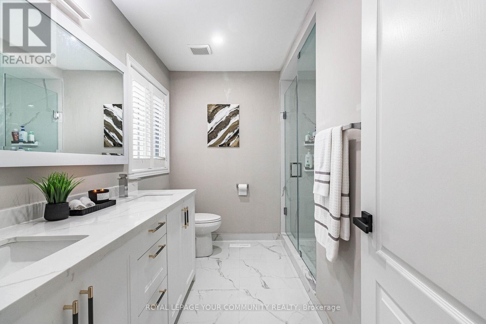












63 REGENCY VIEW HEIGHTS

,
Vaughan,




Ontario
L6A3T8

