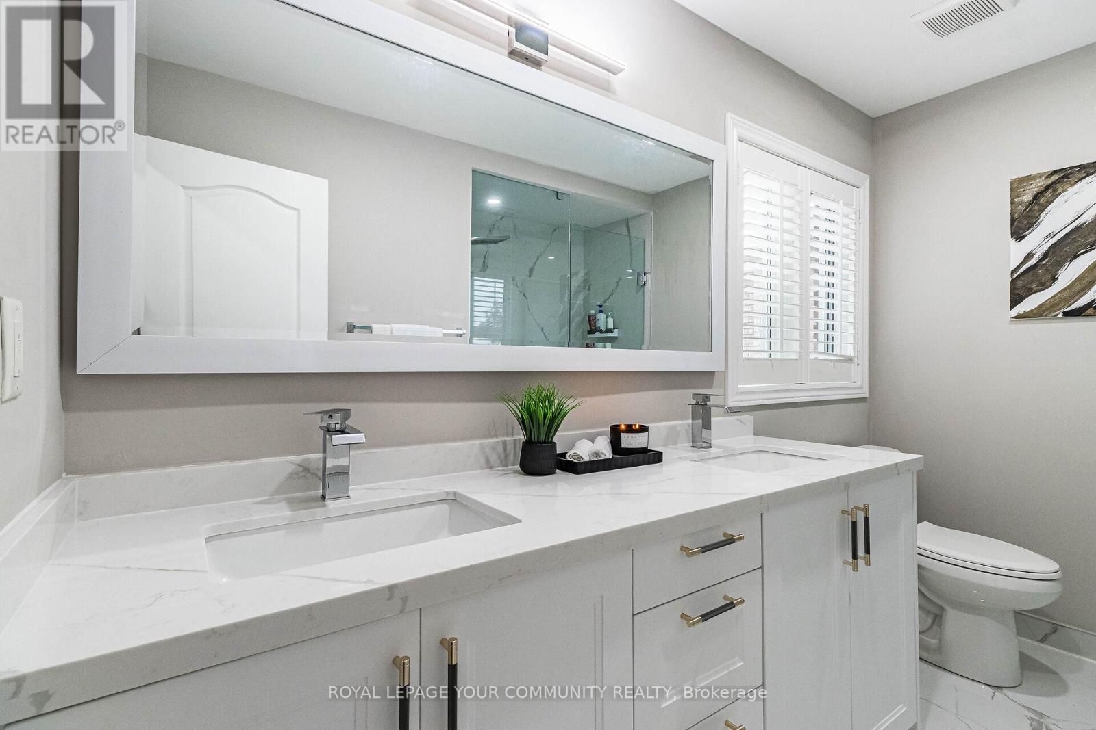 












63 REGENCY VIEW HEIGHTS

,
Vaughan,




Ontario
L6A3T8

