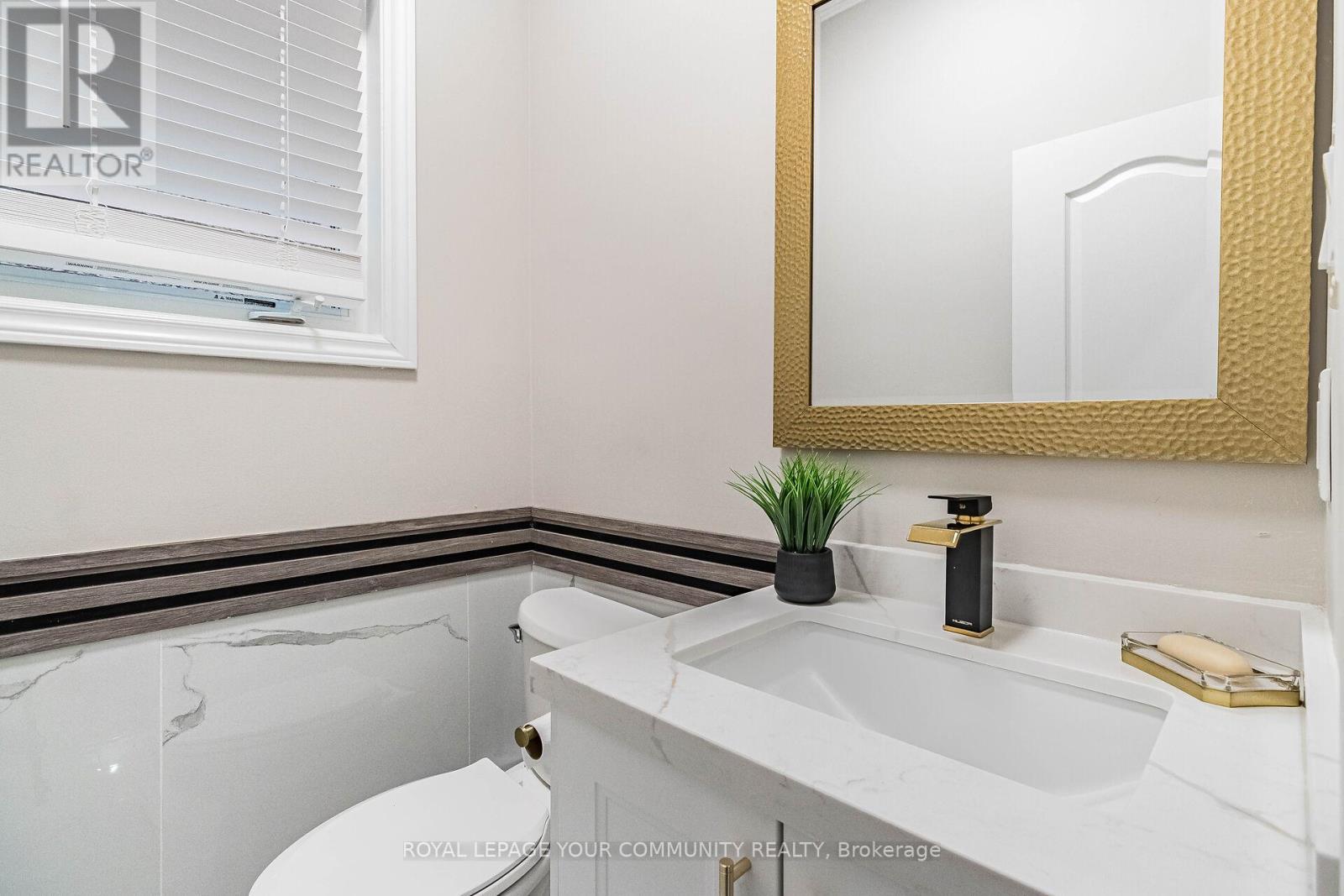 












63 REGENCY VIEW HEIGHTS

,
Vaughan,




Ontario
L6A3T8

