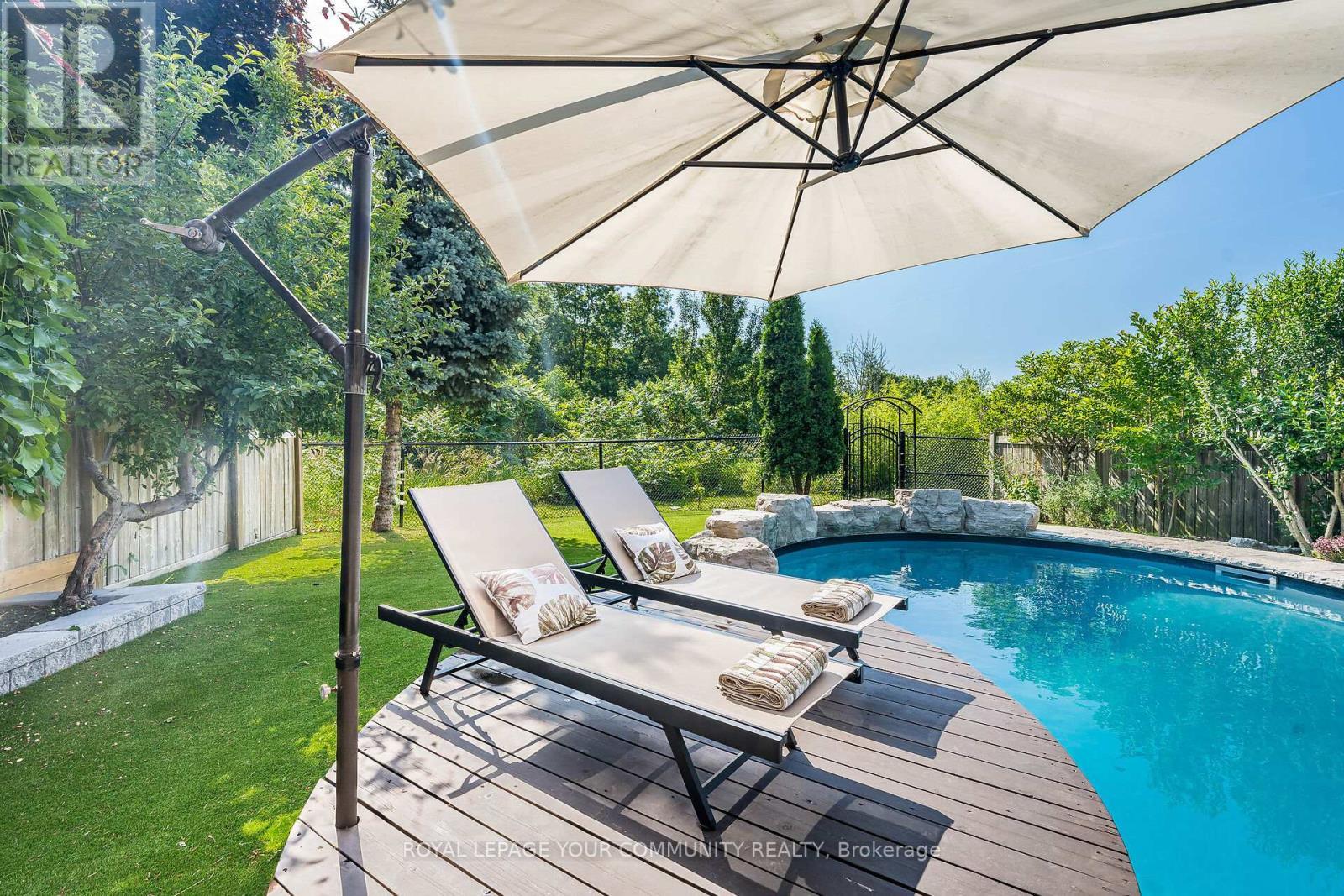 












63 REGENCY VIEW HEIGHTS

,
Vaughan,




Ontario
L6A3T8

