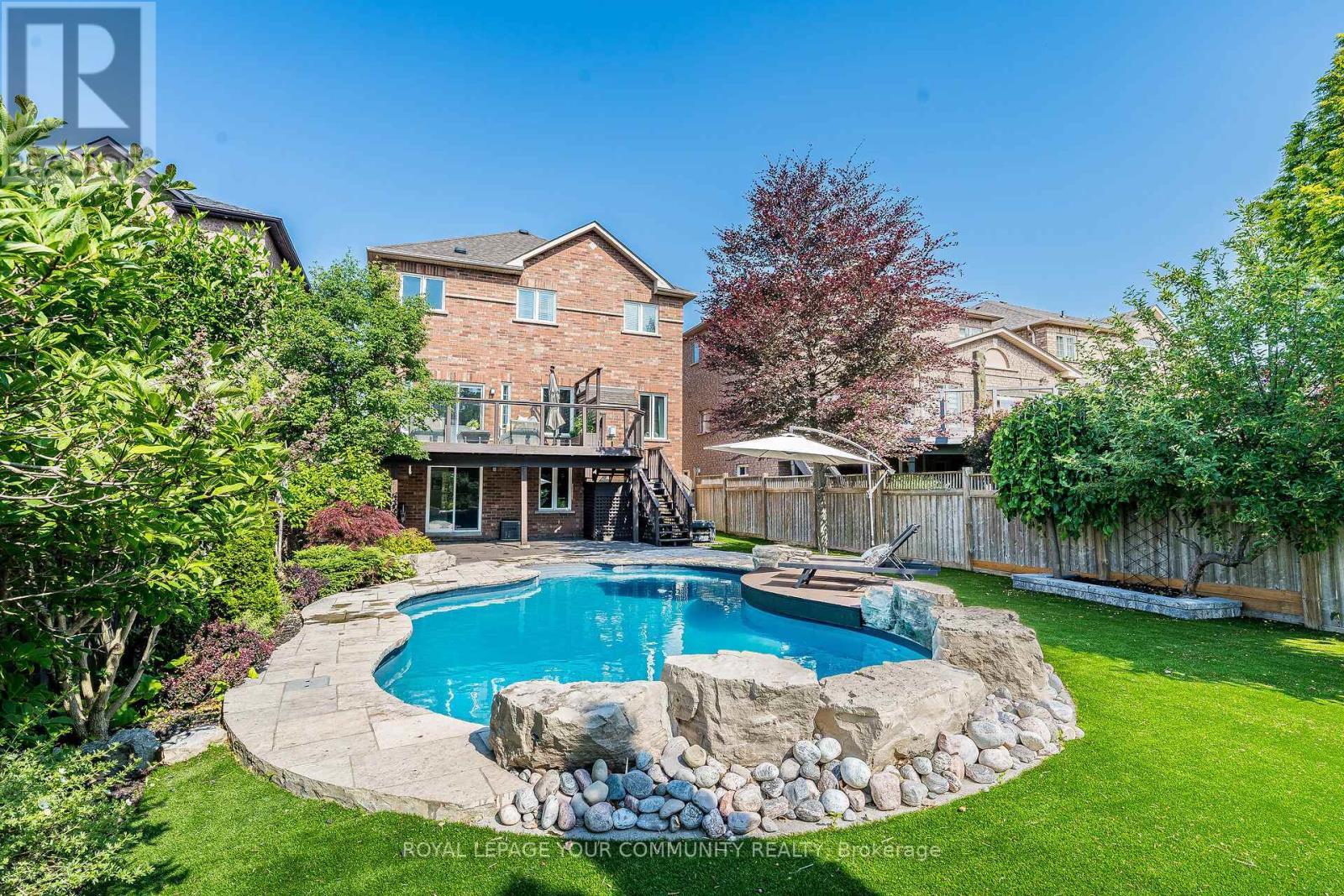 












63 REGENCY VIEW HEIGHTS

,
Vaughan,




Ontario
L6A3T8

