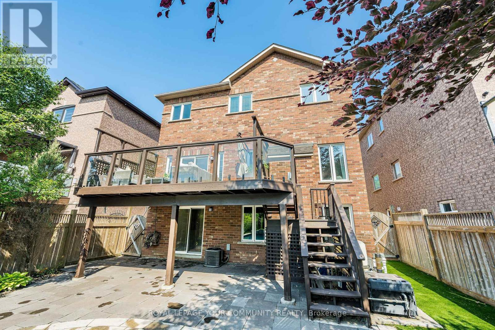 












63 REGENCY VIEW HEIGHTS

,
Vaughan,




Ontario
L6A3T8

