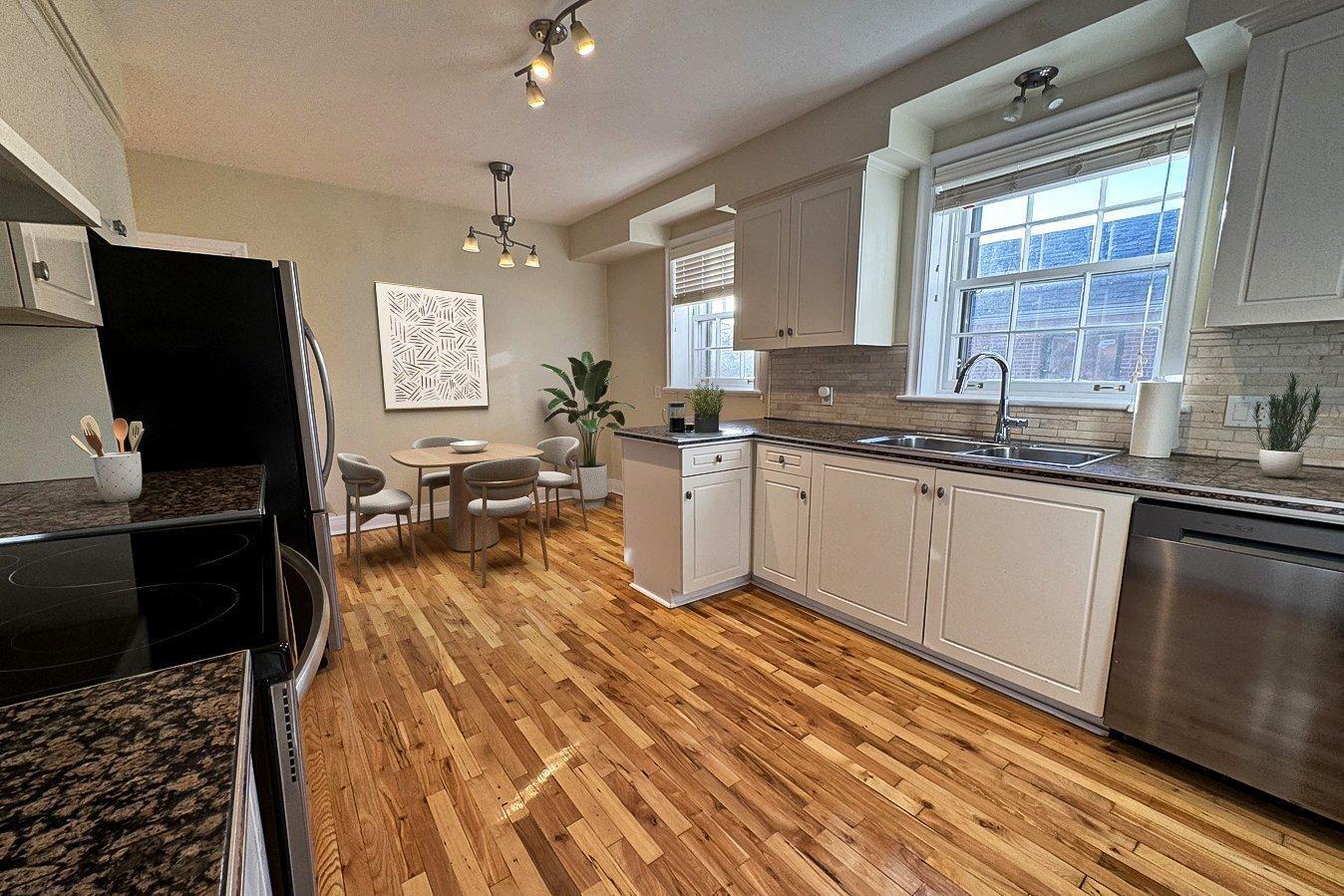 









93


Rue Dufferin

,
Hampstead,




QC
H3X2X8

