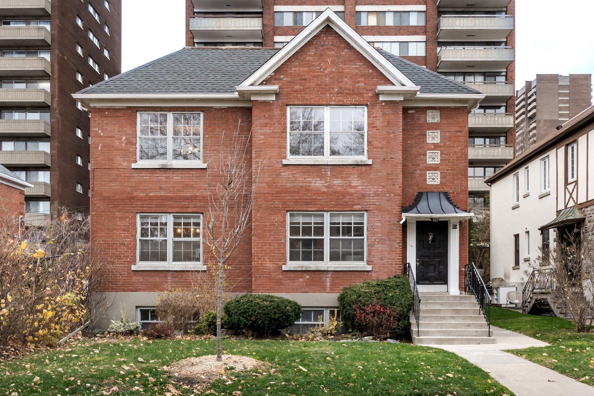 









93


Rue Dufferin

,
Hampstead,




QC
H3X2X8

