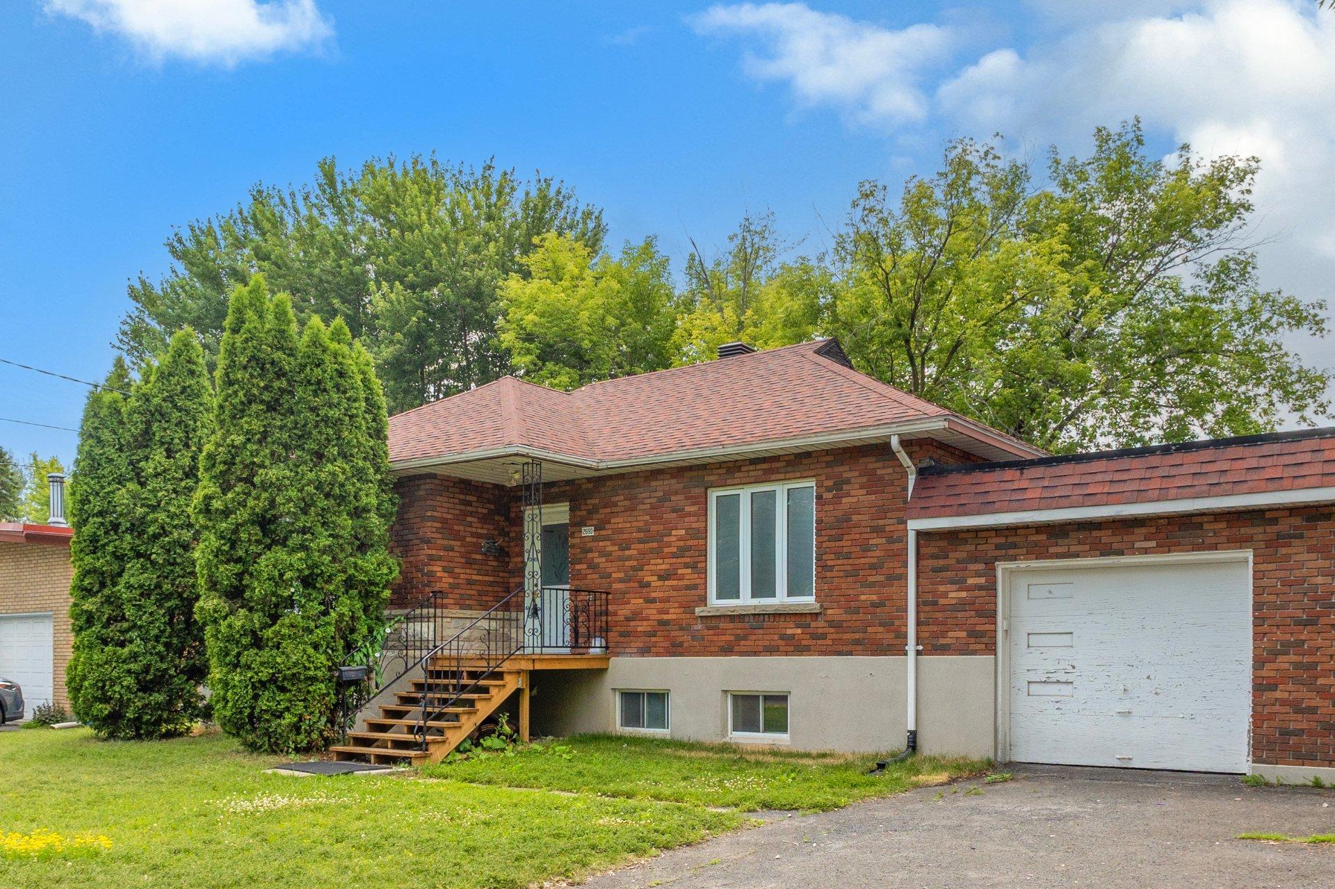 









2690


Rue Gélineau

,
Longueuil (Saint-Hubert),




QC
J3Y4K4

