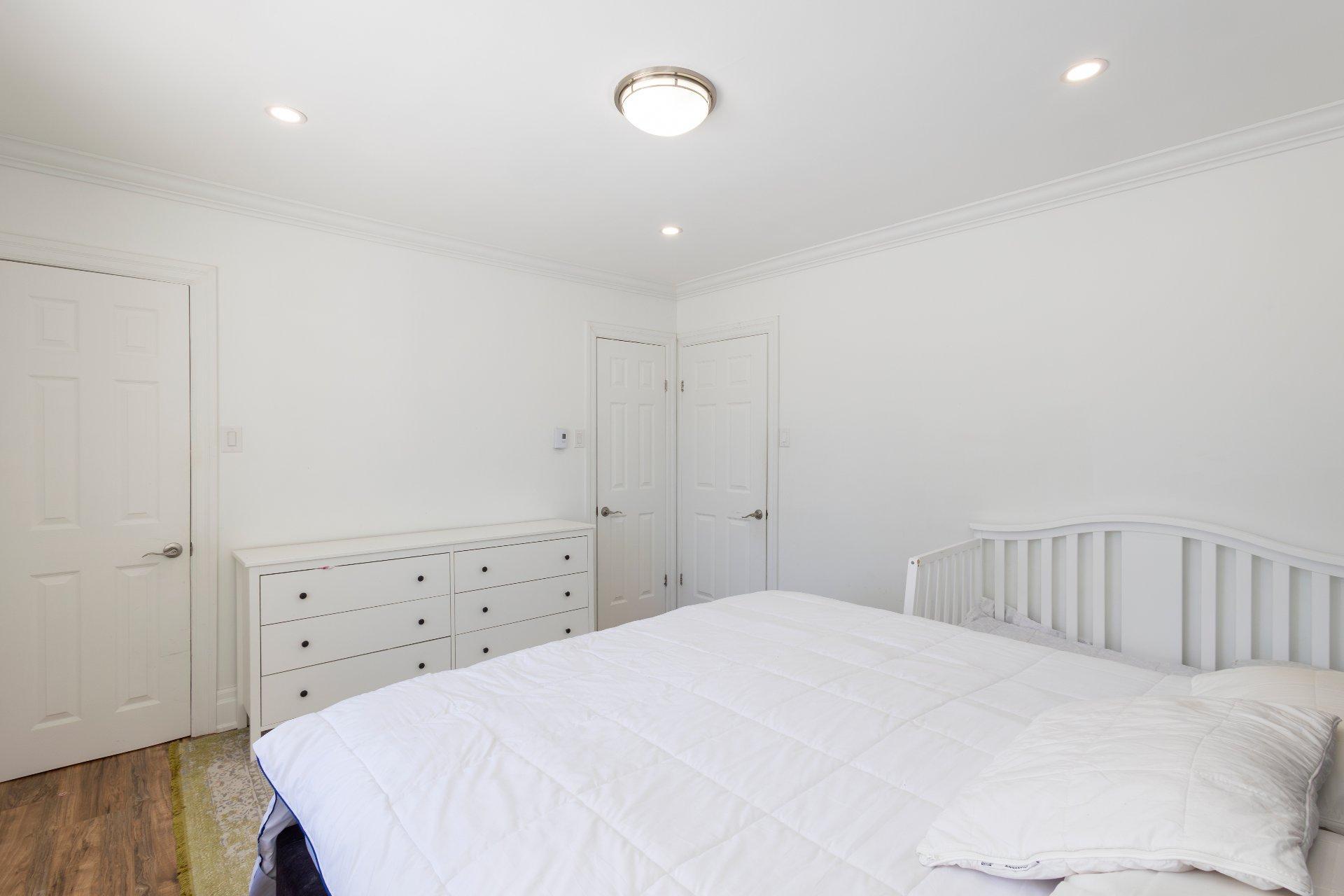 









2690


Rue Gélineau

,
Longueuil (Saint-Hubert),




QC
J3Y4K4

