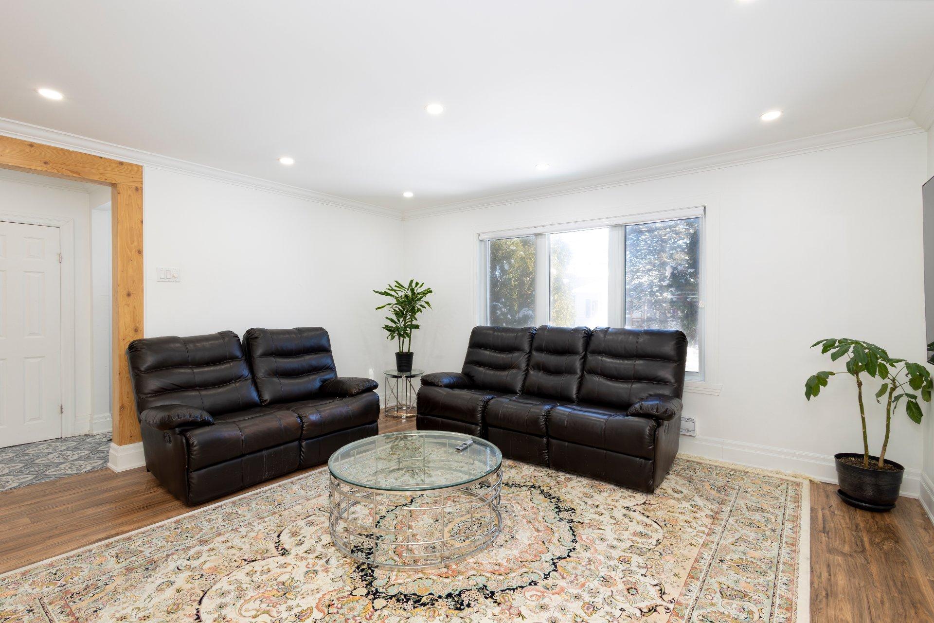 









2690


Rue Gélineau

,
Longueuil (Saint-Hubert),




QC
J3Y4K4

