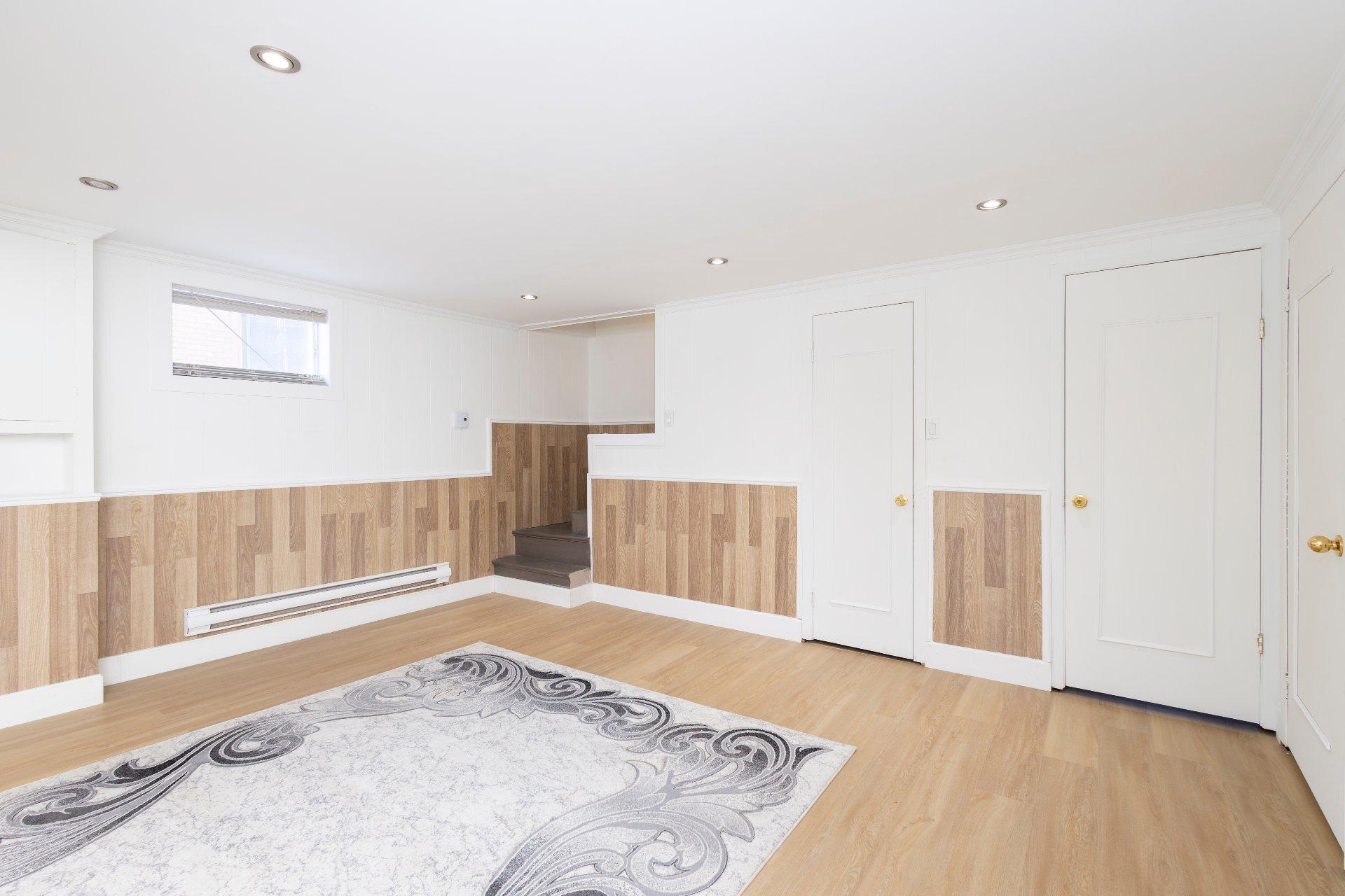 









2690


Rue Gélineau

,
Longueuil (Saint-Hubert),




QC
J3Y4K4

