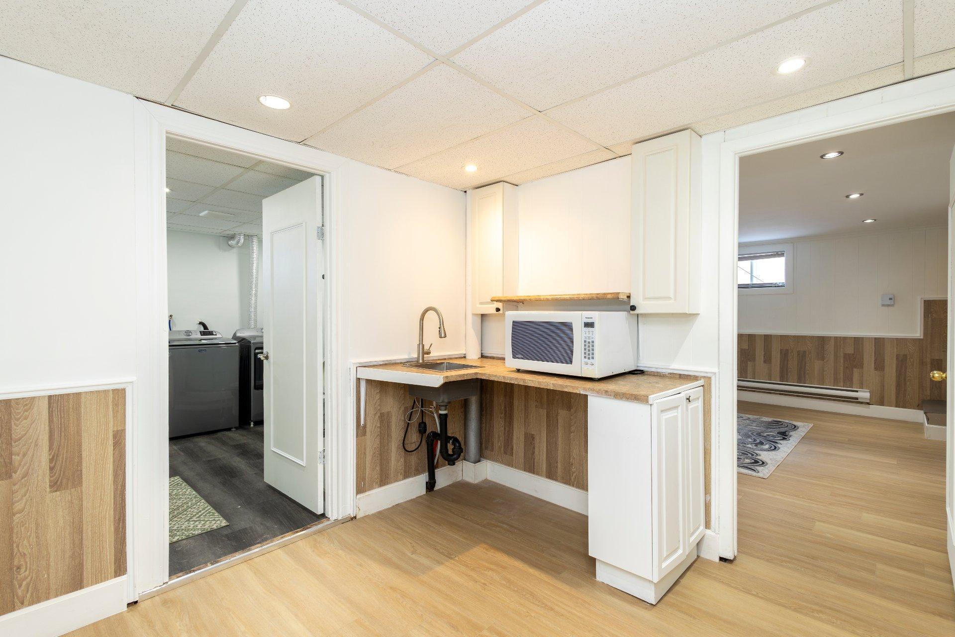 









2690


Rue Gélineau

,
Longueuil (Saint-Hubert),




QC
J3Y4K4

