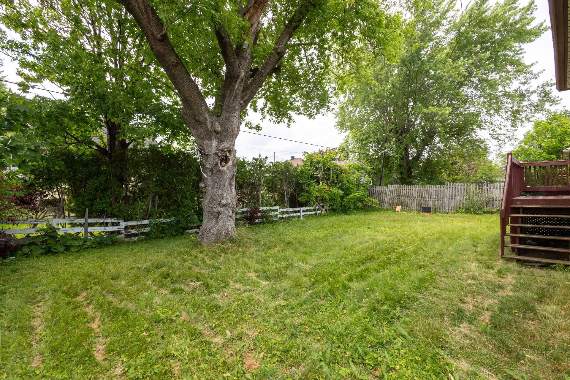 









2690


Rue Gélineau

,
Longueuil (Saint-Hubert),




QC
J3Y4K4

