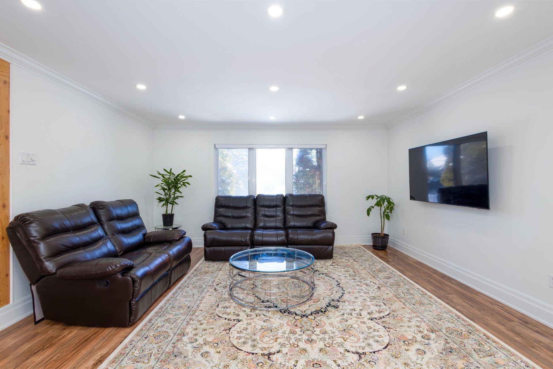 









2690


Rue Gélineau

,
Longueuil (Saint-Hubert),




QC
J3Y4K4

