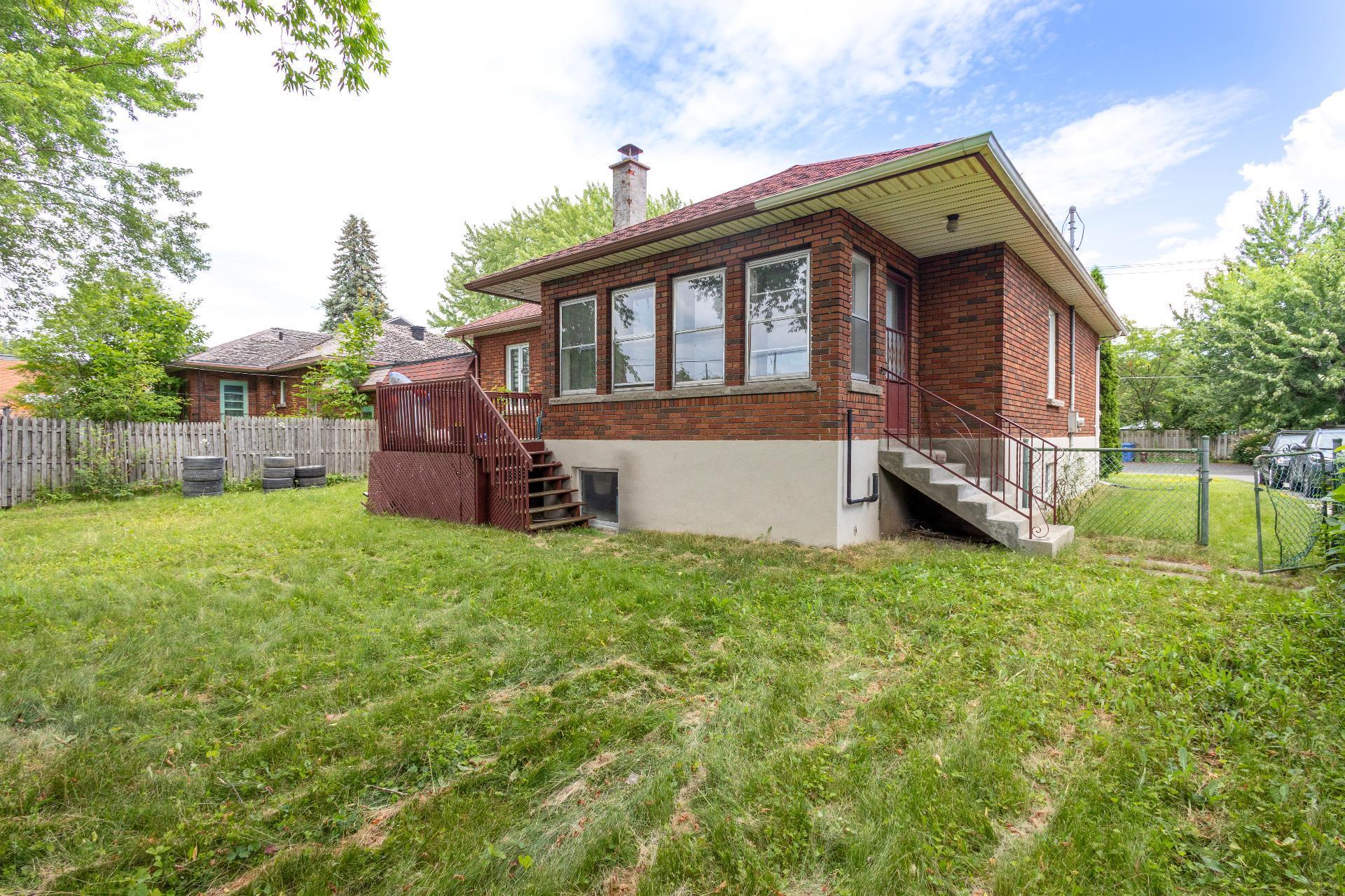 









2690


Rue Gélineau

,
Longueuil (Saint-Hubert),




QC
J3Y4K4

