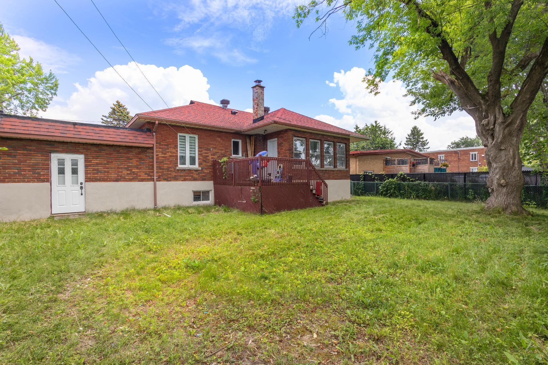 









2690


Rue Gélineau

,
Longueuil (Saint-Hubert),




QC
J3Y4K4

