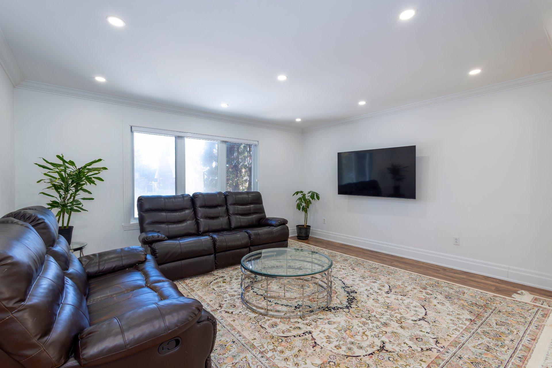 









2690


Rue Gélineau

,
Longueuil (Saint-Hubert),




QC
J3Y4K4


