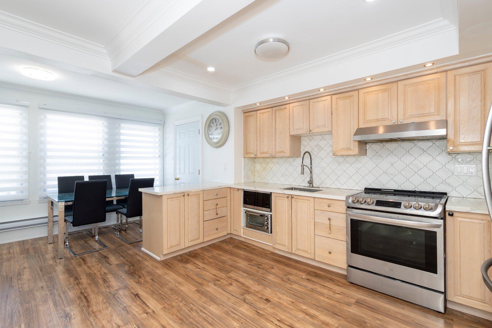 









2690


Rue Gélineau

,
Longueuil (Saint-Hubert),




QC
J3Y4K4


