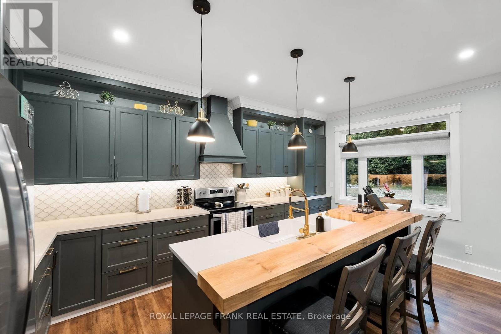 












975 RAY ROAD

,
Centre Hastings,




Ontario
K0K2K0

