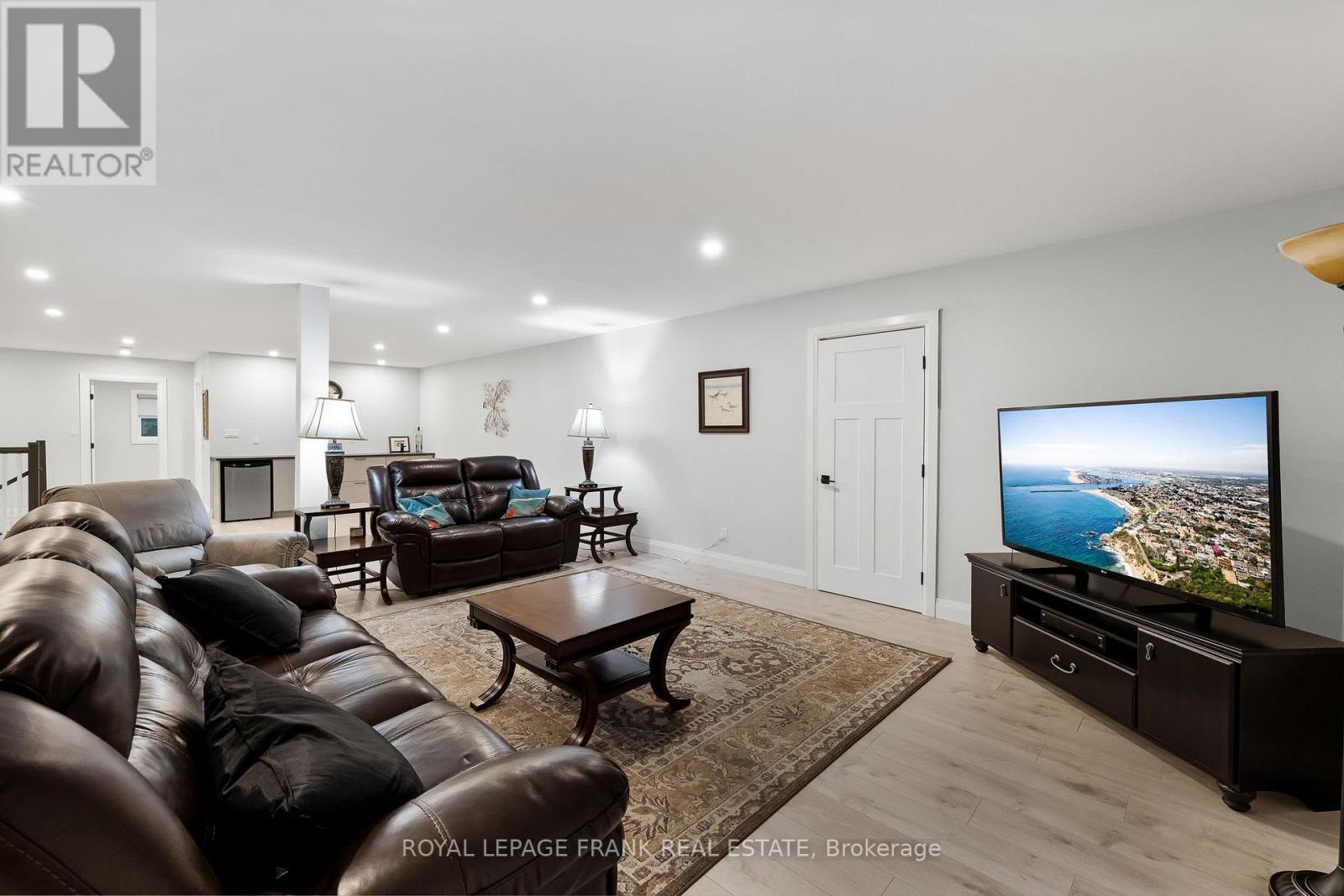 












975 RAY ROAD

,
Centre Hastings,




Ontario
K0K2K0

