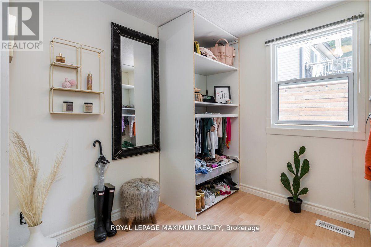 












749 RIVER ROAD E

,
Wasaga Beach,




Ontario
L9Z2M4

