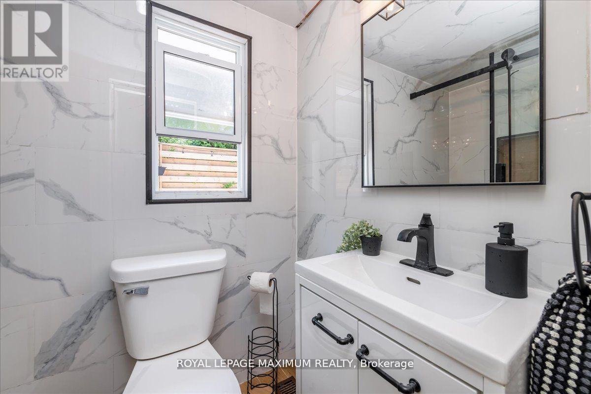












749 RIVER ROAD E

,
Wasaga Beach,




Ontario
L9Z2M4

