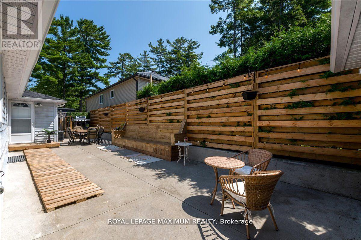 












749 RIVER ROAD E

,
Wasaga Beach,




Ontario
L9Z2M4

