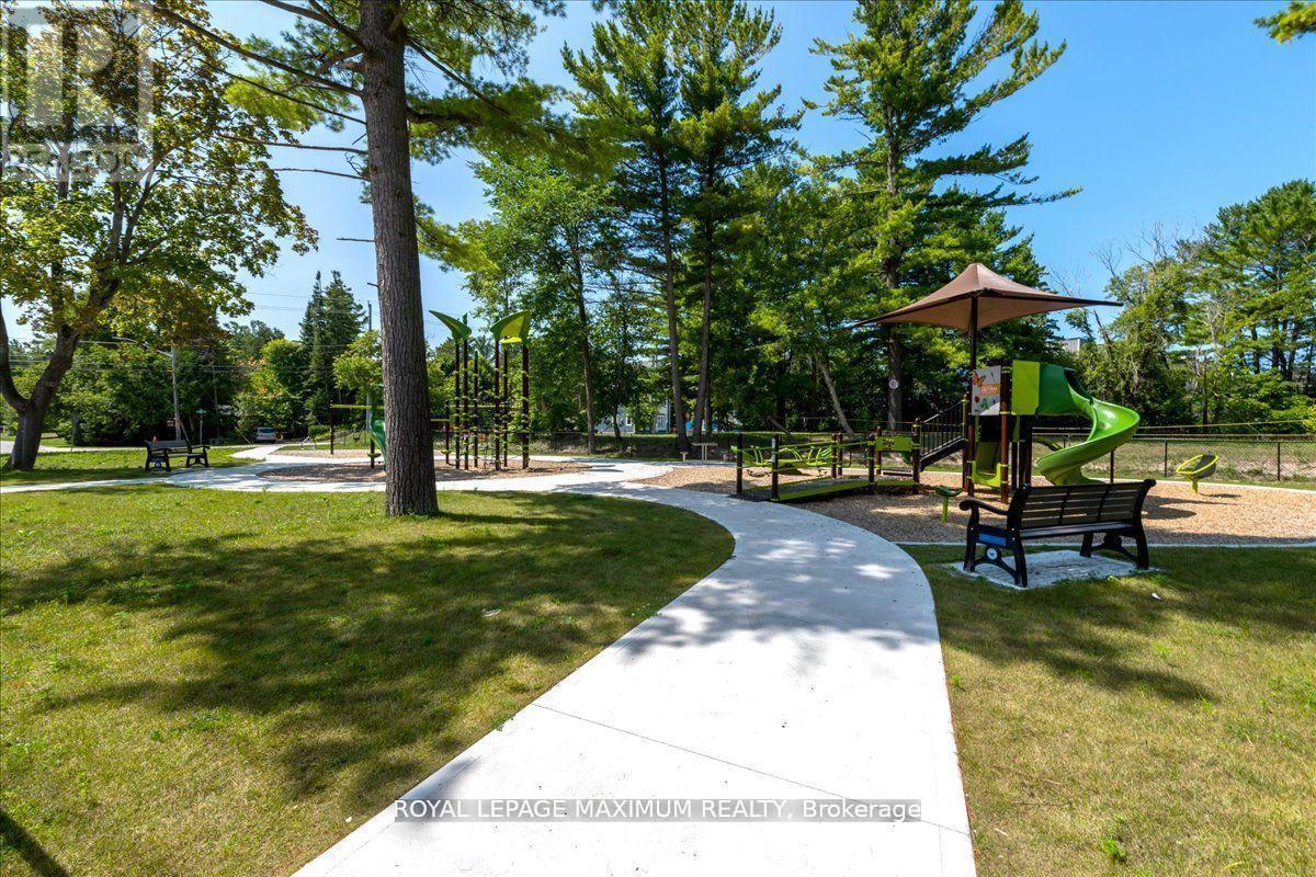 












749 RIVER ROAD E

,
Wasaga Beach,




Ontario
L9Z2M4

