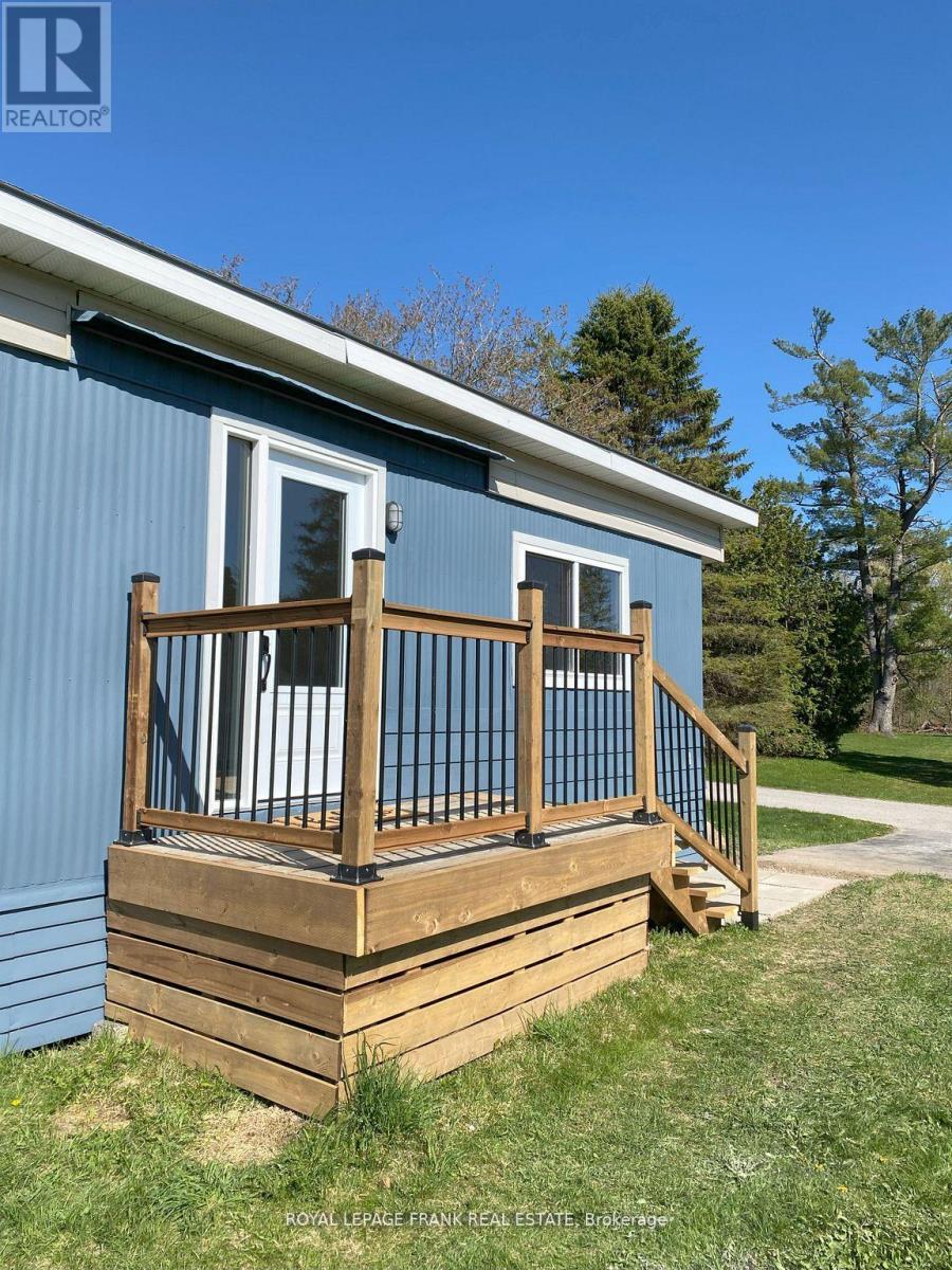 












8 BENSLEY DRIVE

,
Oro-Medonte,




Ontario
L3V6H1

