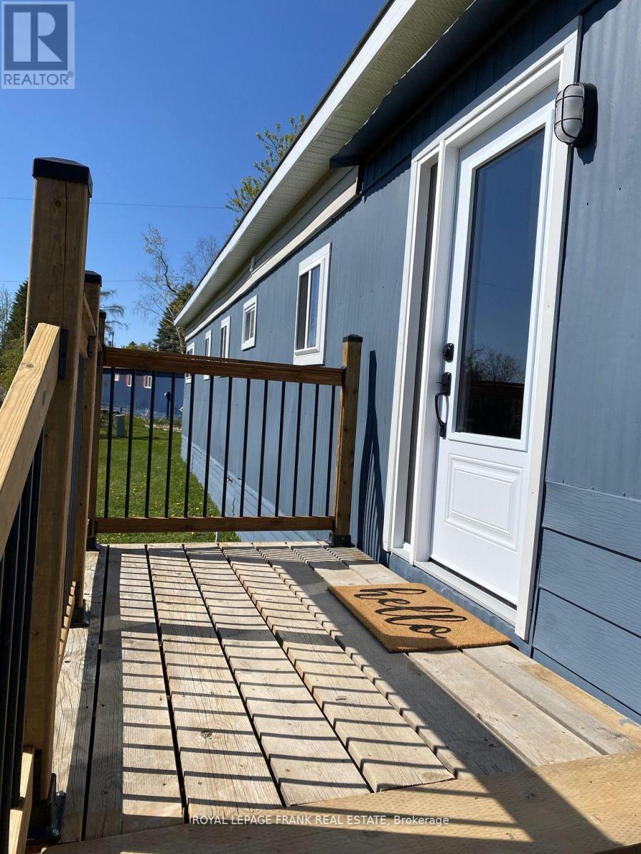 












8 BENSLEY DRIVE

,
Oro-Medonte,




Ontario
L3V6H1

